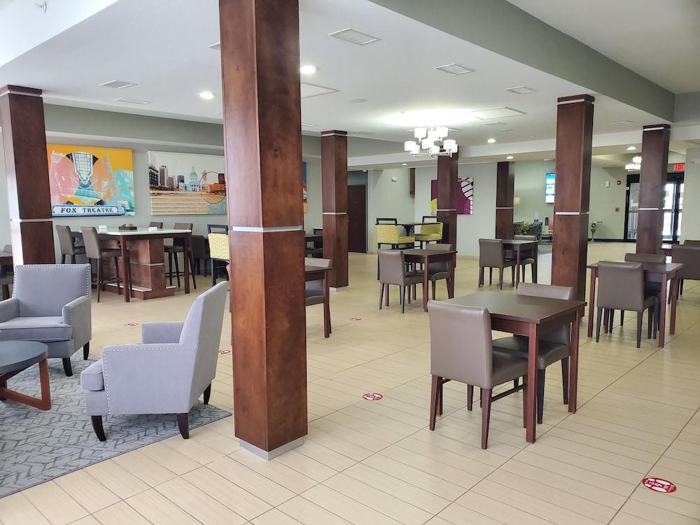 Western St. Louis Airport North & Hotel Hazelwood
